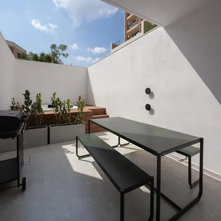 Tranquil Retreat With Jacuzzi Appartamento Sliema
