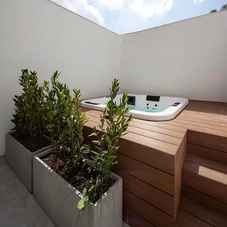 Tranquil Retreat With Jacuzzi Appartamento
